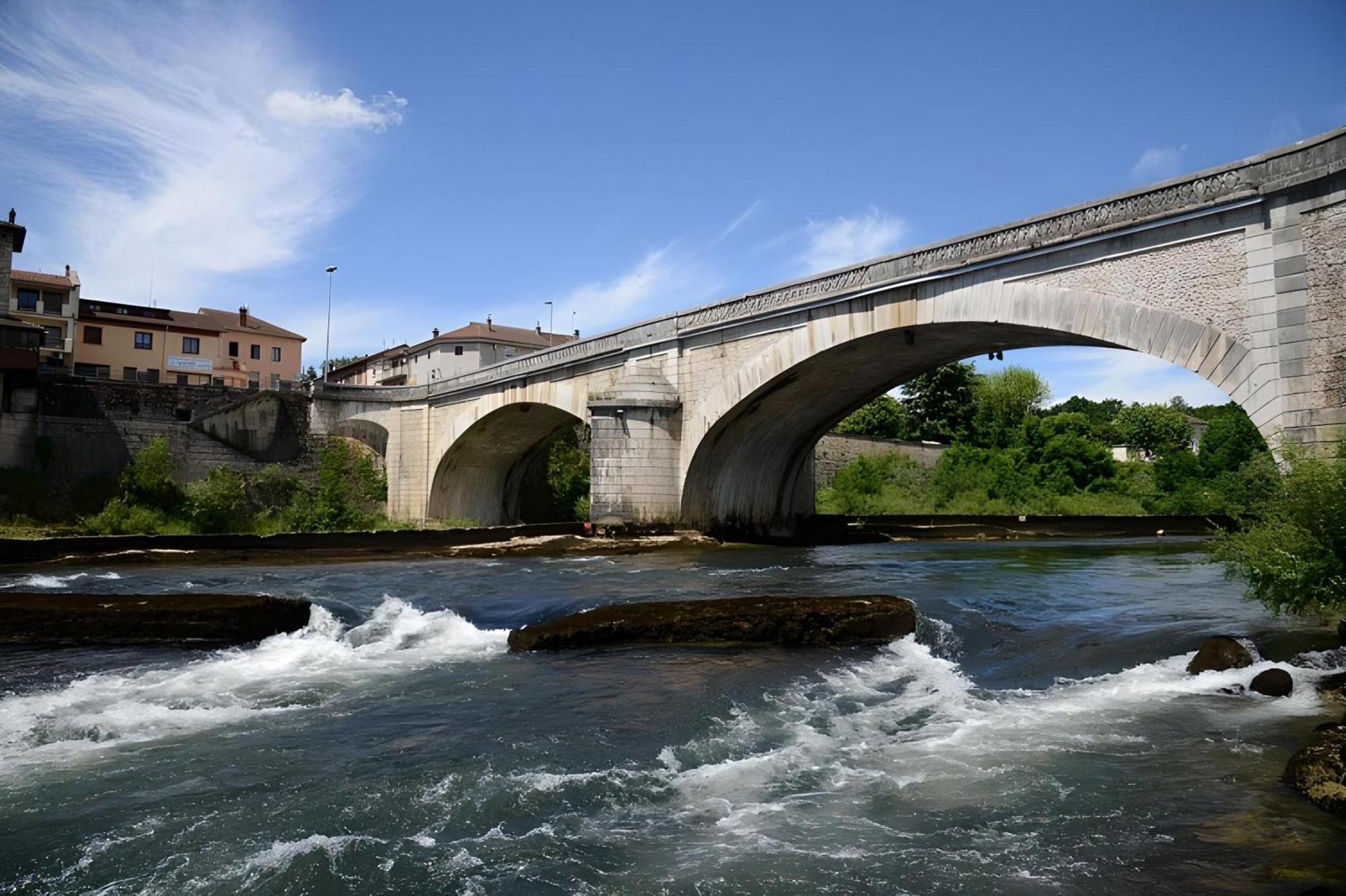 Gite L Ainstant A 2 Pas De La Riviere, Proche Cnpe Et A42 Neuville-sur-Ain Exterior photo